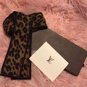 Louis Vuitton leopard bandeau